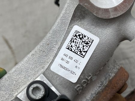 Audi / A6 / Кулак поворотный