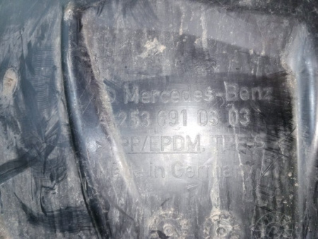 Mercedes-Benz / GLC 250d 4-matic / Подкрылок