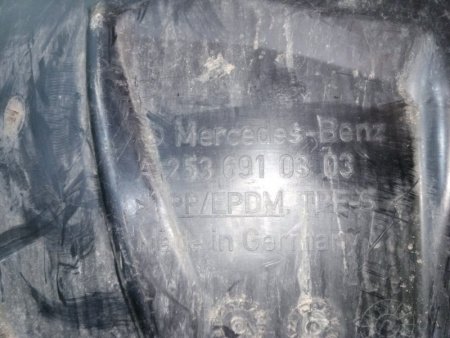 Mercedes-Benz / GLC 250d 4-matic / Подкрылок