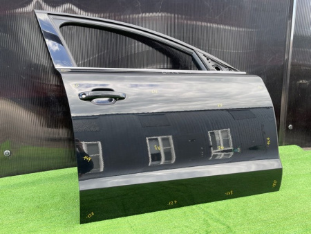 Audi / A8l / Дверь боковая