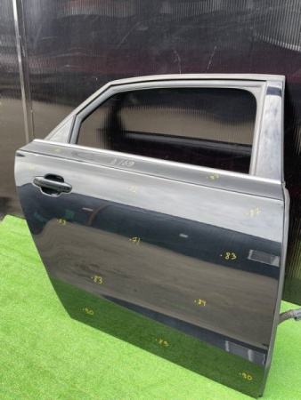 Audi / A8l / Дверь боковая