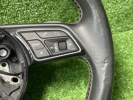 Audi / S5 / Руль