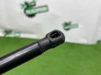 Audi / A4 / Амортизатор капота