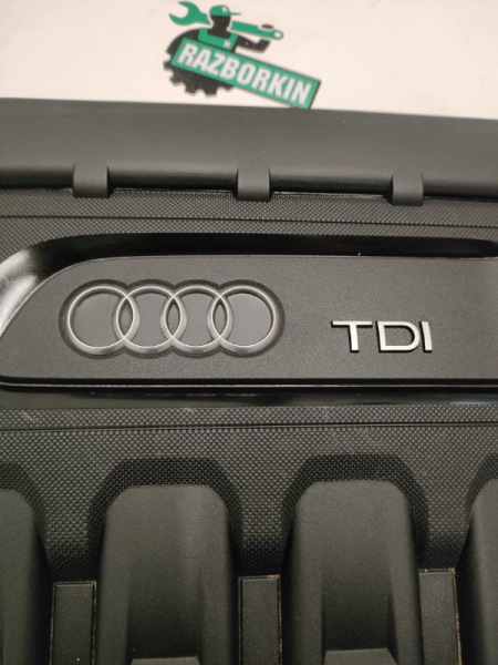 Audi / Q3 / Крышка ДВС декоративная