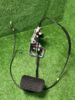 Mercedes-Benz / 300E / Педаль тормоза