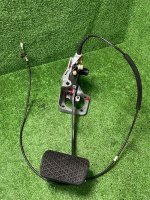 Mercedes-Benz / 300E / Педаль тормоза