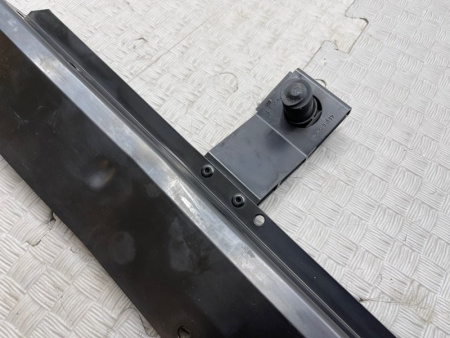 BMW / M6 / Крепление радиатора