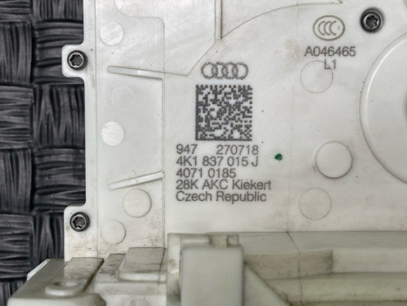Audi / A6 / Замок двери