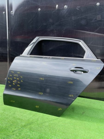 Audi / A8l / Дверь боковая
