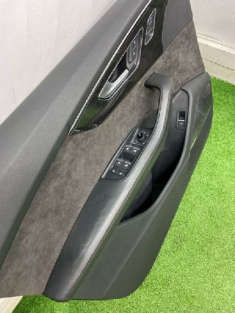 Audi / Q8 / Комплект обшивок двери