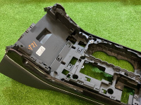 Audi / Q8 / Консоль центральная