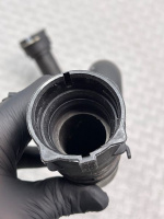 Audi / A4 / Патрубок радиатора