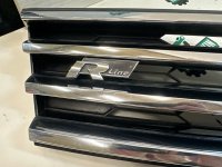 Volkswagen / Touareg / Решетка радиатора