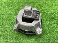 BMW / 7-Series / Подушка двигателя