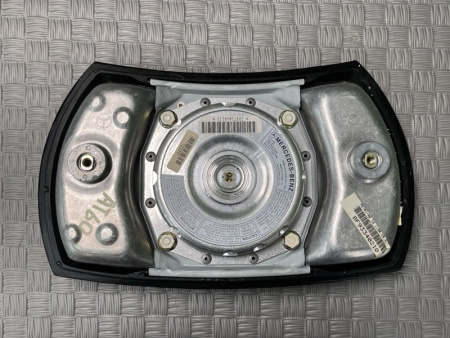 Mercedes-Benz / E-Class / Руль