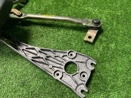 Mercedes-Benz / 300E / Трапеция дворников