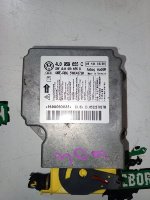 Audi / Q7 / Блок управления подушками безопасности