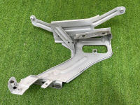 Audi / A6 / Кронштейн крыла