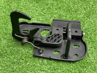 Volkswagen / Touareg / Крюк капота