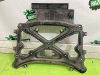 Audi / Q7 / распорка подрамника