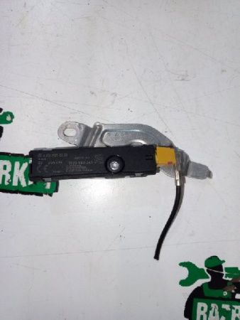 Mercedes-Benz / GLC 250d 4-matic / Усилитель антенны