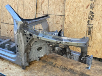 Audi / Q8 / Лонжерон