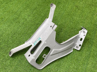 Audi / A6 / Кронштейн крыла