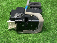 Audi / A6 / Замок двери