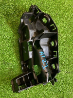 Audi / Q8 / Кронштейн бампера