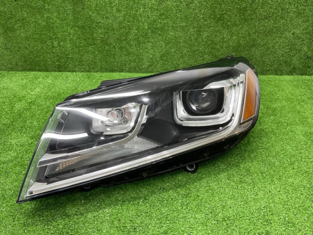 Volkswagen / Touareg / Фара