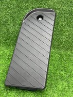 Audi / Q8 / Накладка под ногу для отдыха