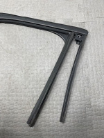Ford / EXPLORER / Уплотнитель стекла двери