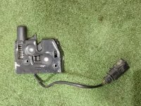 Audi / A6 / Замок капота