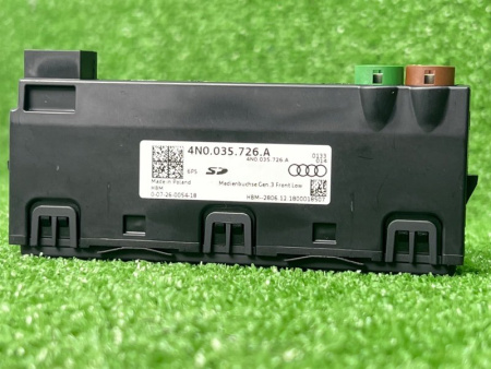 Audi / Q8 / USB Разъем