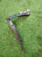 Audi / A6 / Петля капота