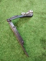 Audi / A6 / Петля капота