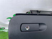 Volkswagen / Touareg / Бардачок