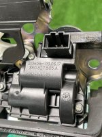 Audi / A6 / Замок багажника