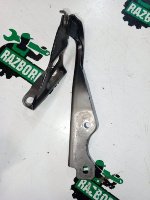 Mazda / 3 / Петля капота