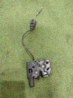 Audi / A6 / Замок капота