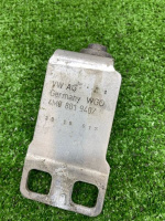 Audi / Q8 / Кронштейн усилителя