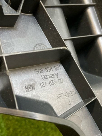 Volkswagen / Golf / Кронштейн багажного отделения