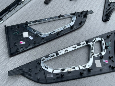 Audi / SQ8 / Декоративная накладка Carbon