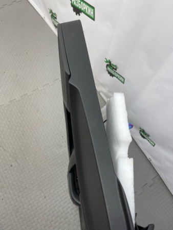 Volkswagen / Touareg / Обшивка двери