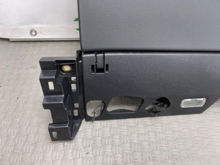 Audi / SQ8 / Бардачок