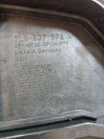 Volkswagen / Touareg / Крышка предохранителей