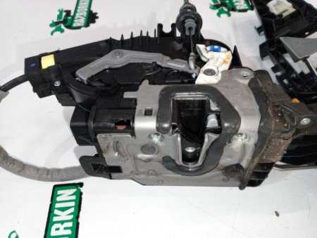 Mercedes-Benz / GLC 250d 4-matic / Замок двери комплект