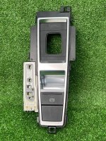 Audi / Q8 / Кнопка стояночного тормоза