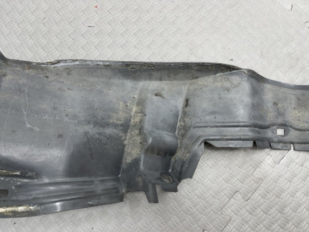 Mercedes-Benz / E-Class / Подкрылок