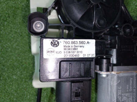Volkswagen / Touareg / Привод шторки багажника